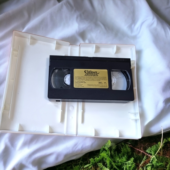 The Giant of Thunder Mountain VHS Movie Clamshell Case - Picture 3 of 4